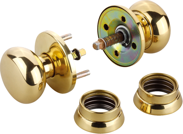 Classic Round Brass Door Knob Set with Decorative Rose for Interior Doors